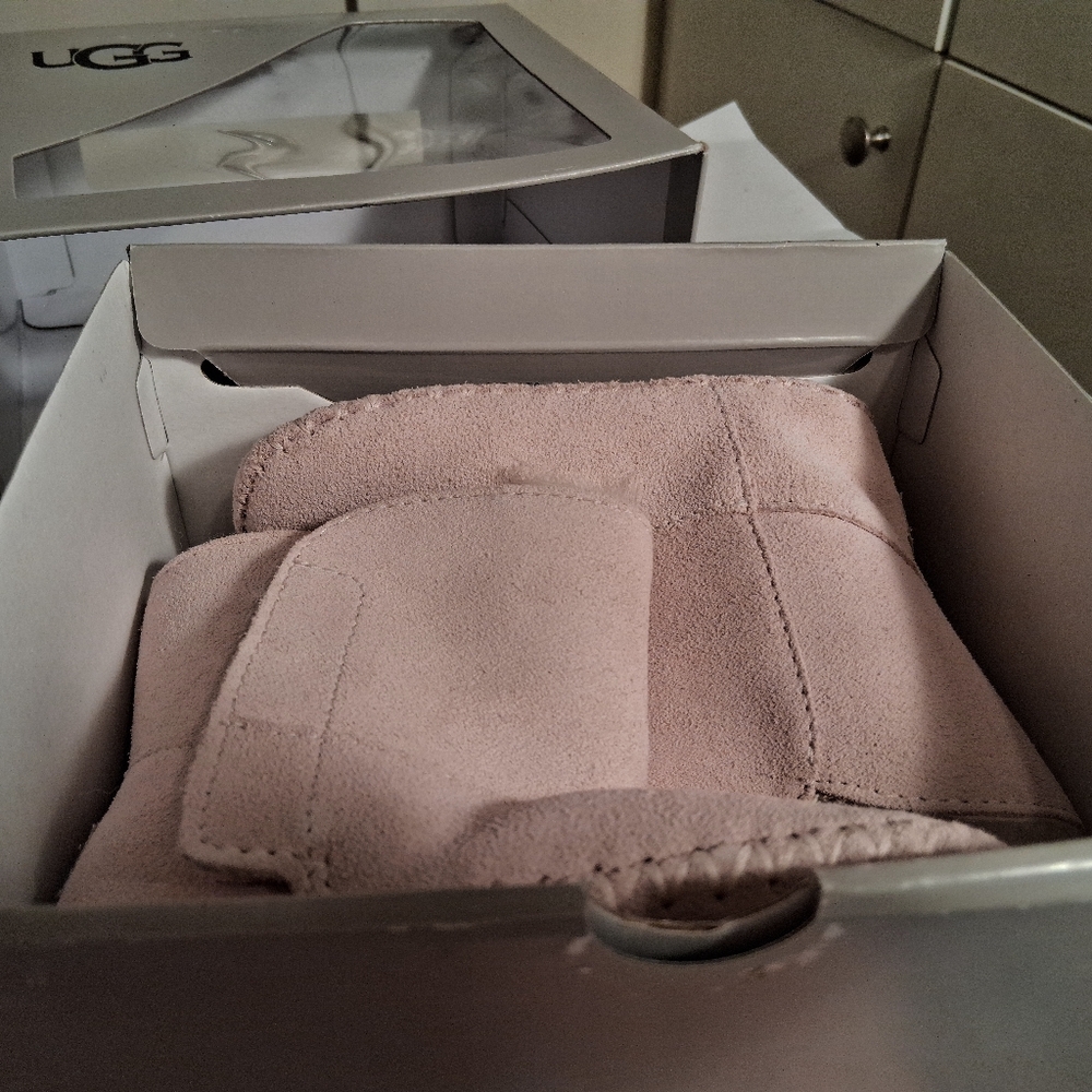 UGG Baby Pink Boots With Fleece Lining New Display - Picture 10 of 14